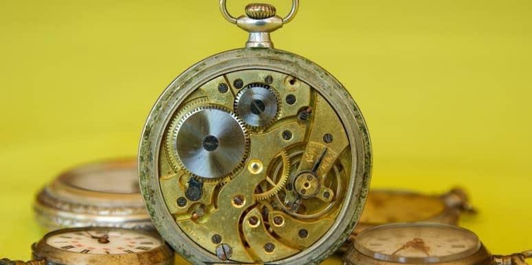 Mechanical pocket watch